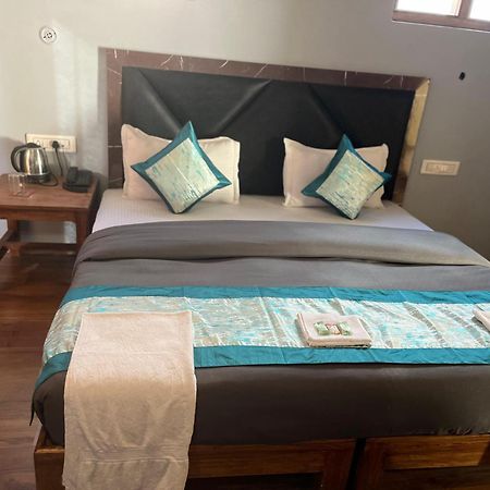 Honey Bee Hotel Leh Ngoại thất bức ảnh