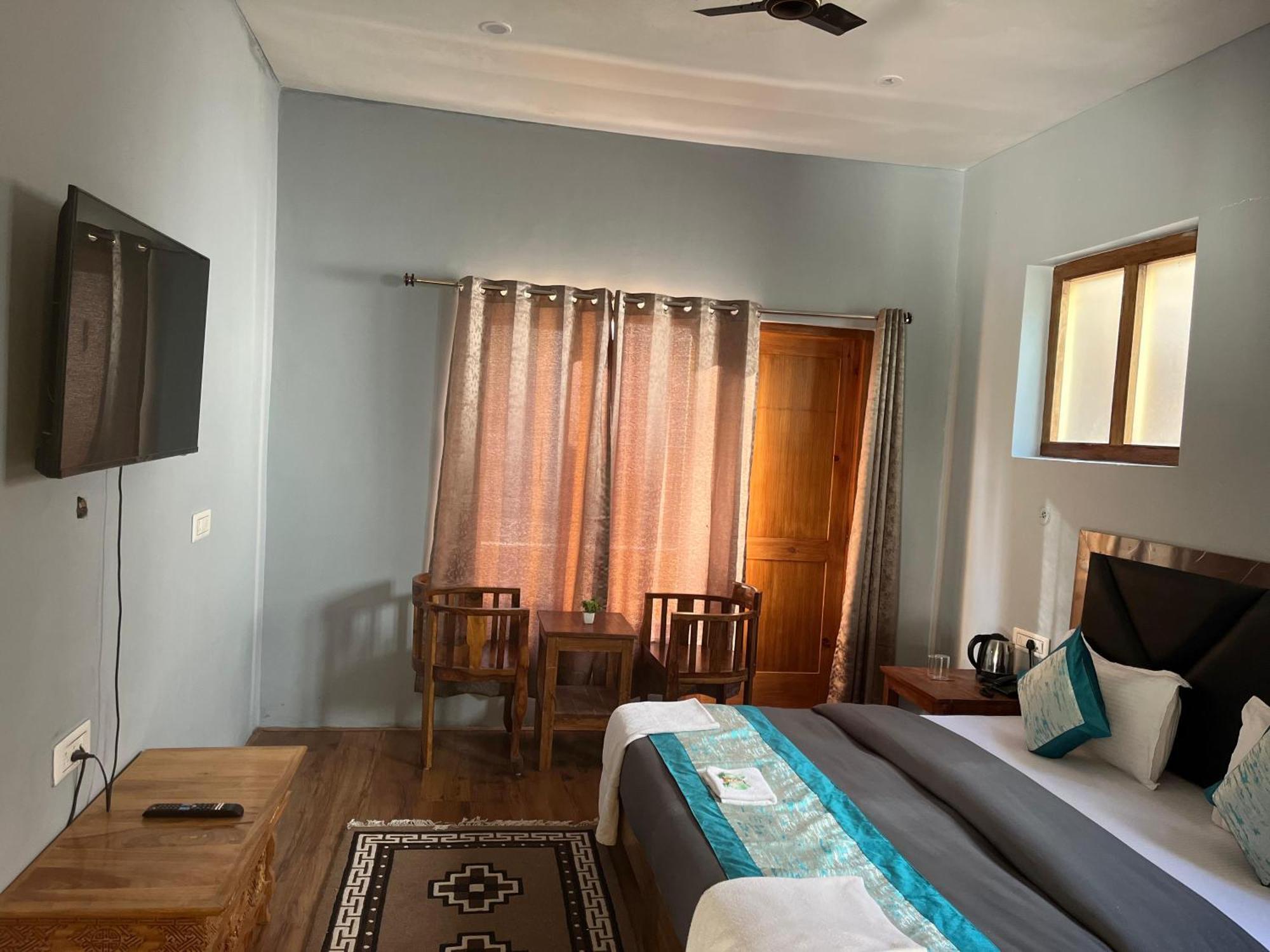 Honey Bee Hotel Leh Ngoại thất bức ảnh