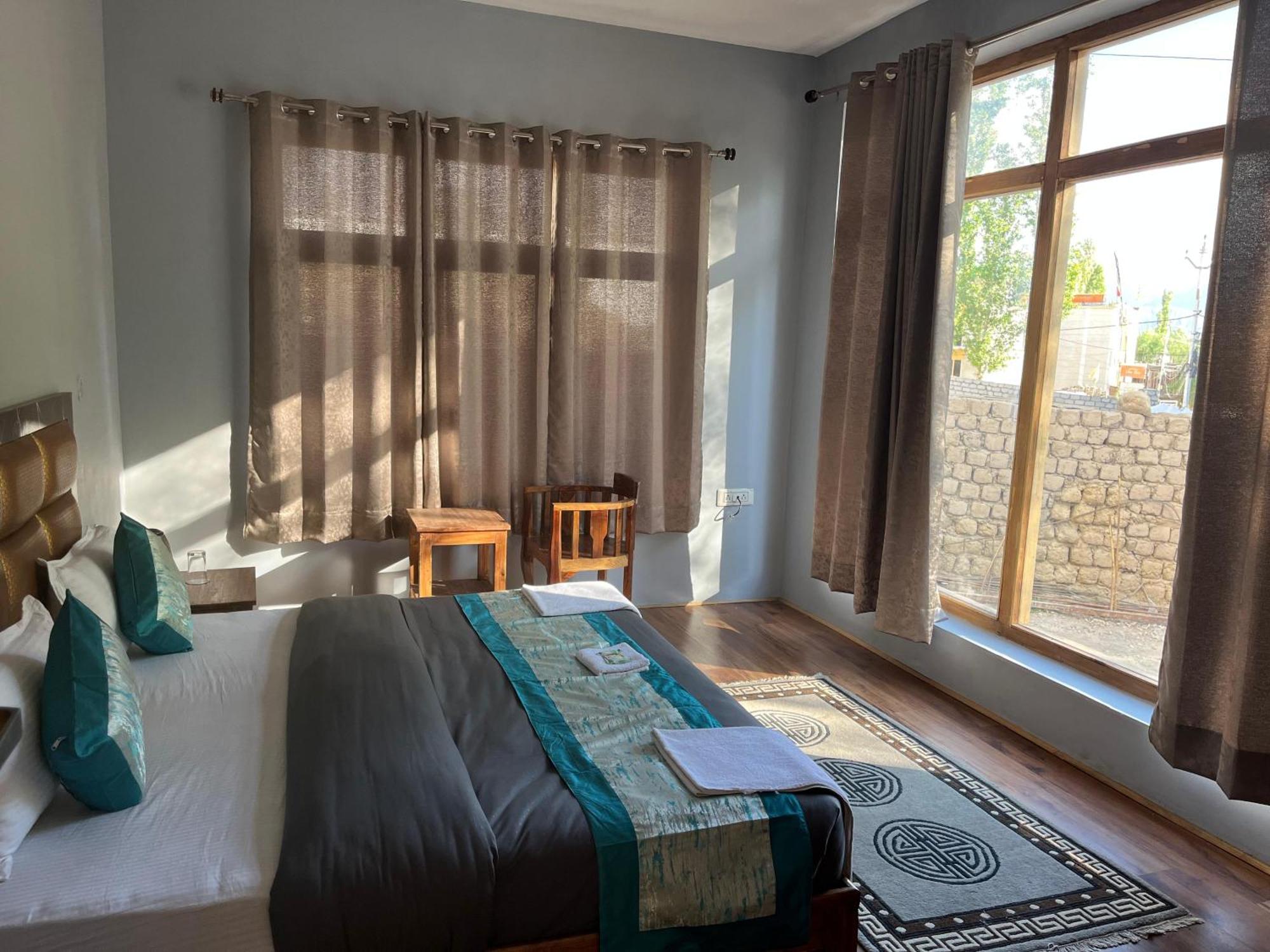 Honey Bee Hotel Leh Ngoại thất bức ảnh
